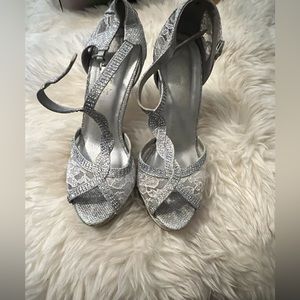 Dream Pairs talk heeled boots